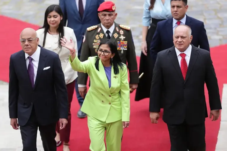 Delcy Rodríguez acusa a EE.UU. de cercar posibilidades de Venezuela de vender su petróleo