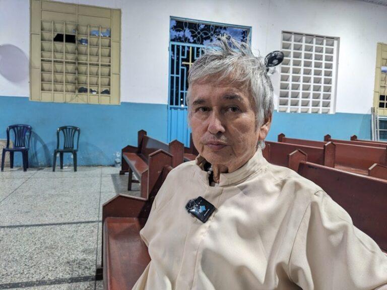 Reincorporado y concentrado en la restauración de la capilla el padre Estaban Galvis