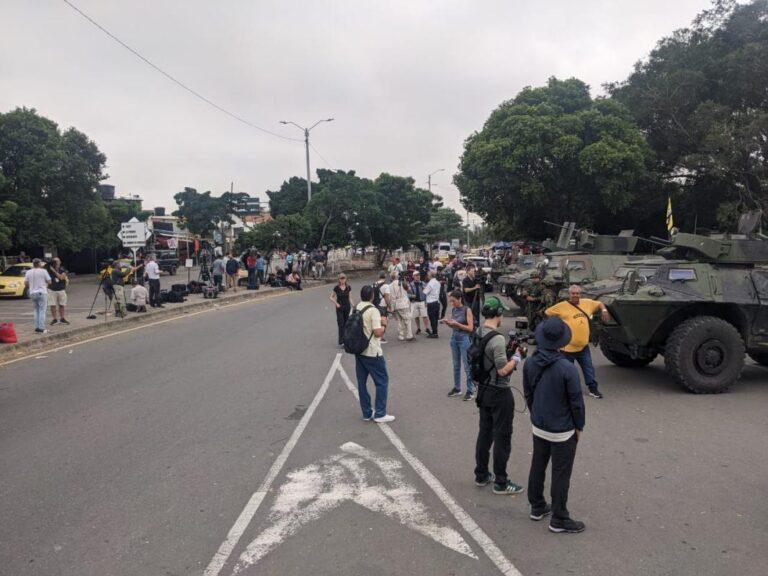 Ejército, prensa y comercio activos en La Parada este 5Ene