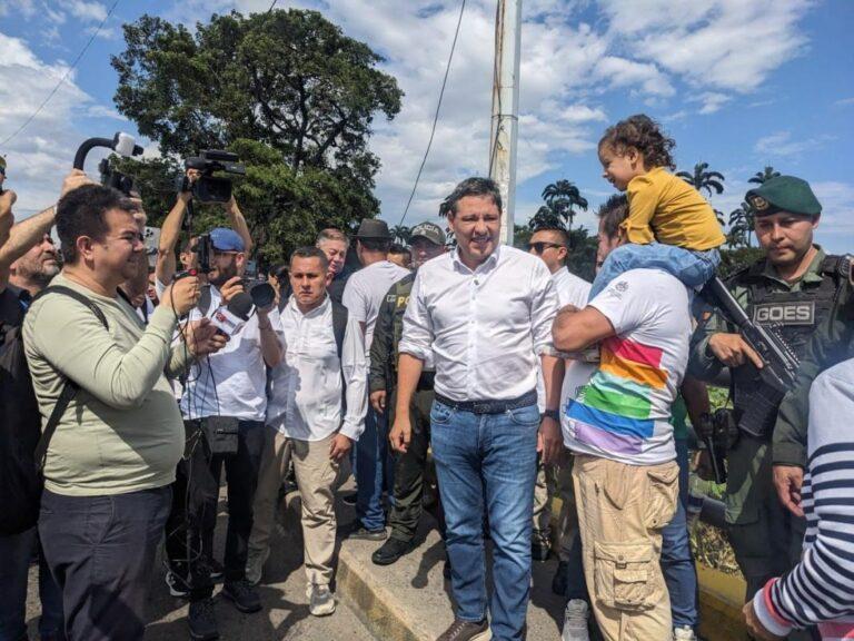 «Colombia ha abandonado la frontera»: candidato Lizcano visita el puente Simón Bolívar