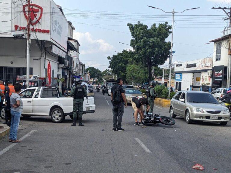 Choque de carro y moto en la avenida Venezuela de San Antonio