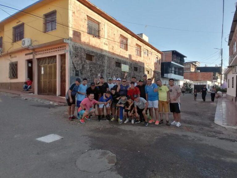Unión y tradición con el popular juego de pelota de goma en frontera