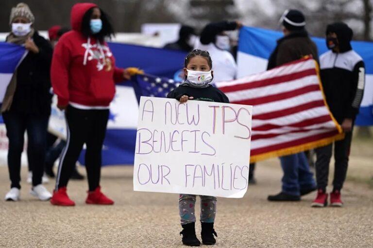 Un tribunal dictamina que eliminar el TPS para venezolanos y haitianos en EE.UU. fue ilegal