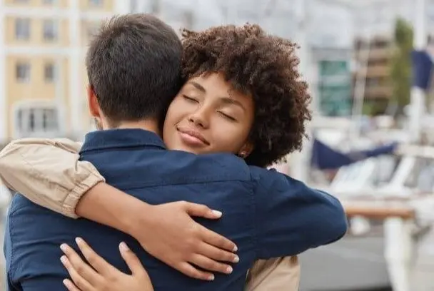Día Internacional del Abrazo: Entérate cómo este gesto beneficia la salud física y mental