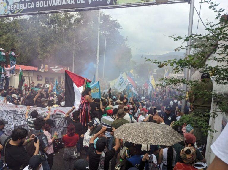 Abrazatón binacional en el puente Simón Bolívar