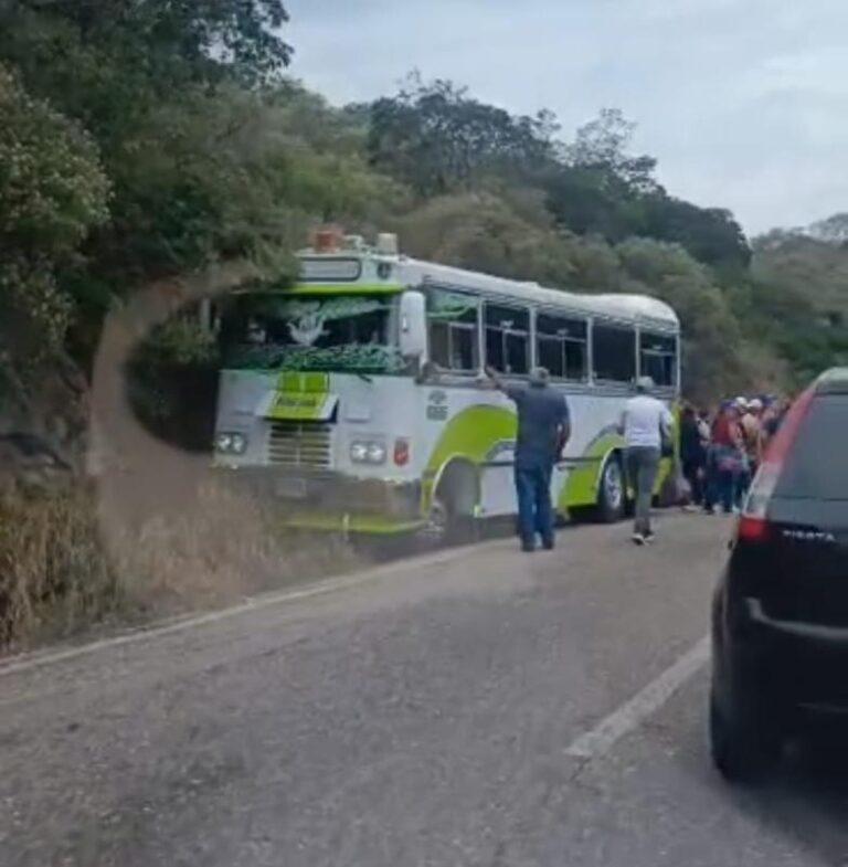 Se accidentó buseta a escasos kilómetros de Peracal