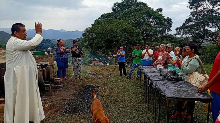 Más de 300 personas recibieron “La Caricia de Dios”