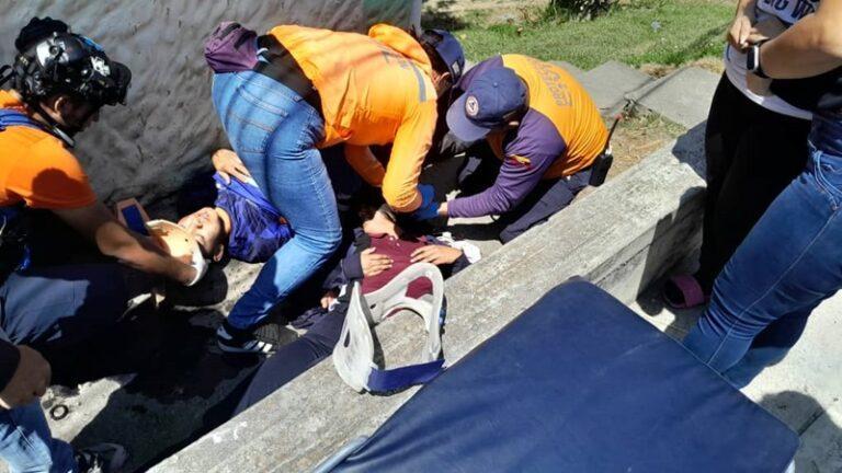 Dos lesionados al impactar la motocicleta con una pared en Capacho