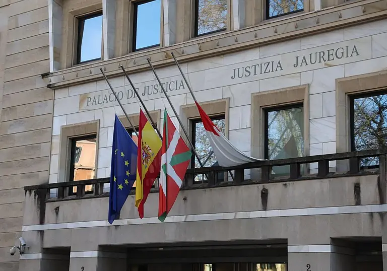 A un año de cárcel es condenado español que insultó y humilló a venezolano