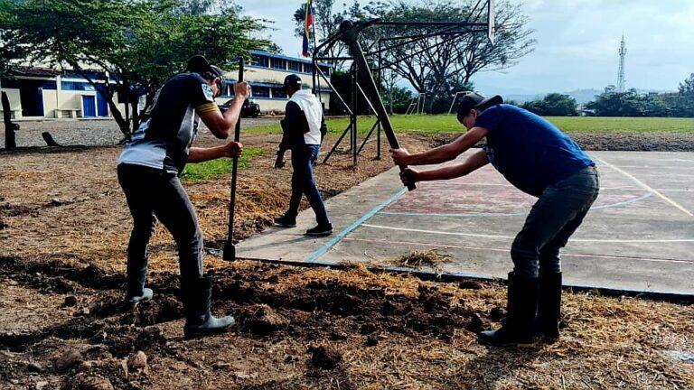 Áreas deportivas óptimas en liceo Carlos Rangel Lamus