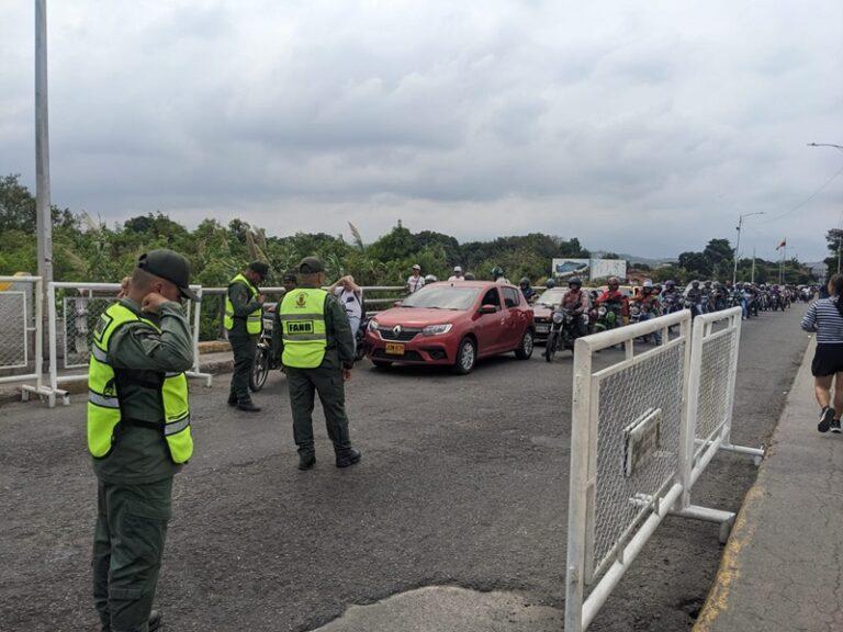 Cierran por varios minutos el puente Simón Bolívar por encuentro binacional