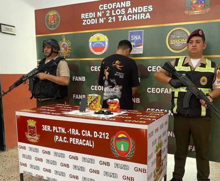 Transportaba casi medio kilo de droga en paquetes de confitería