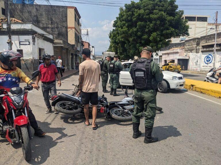 Una menor lesionada en colisión de dos motos en San Antonio