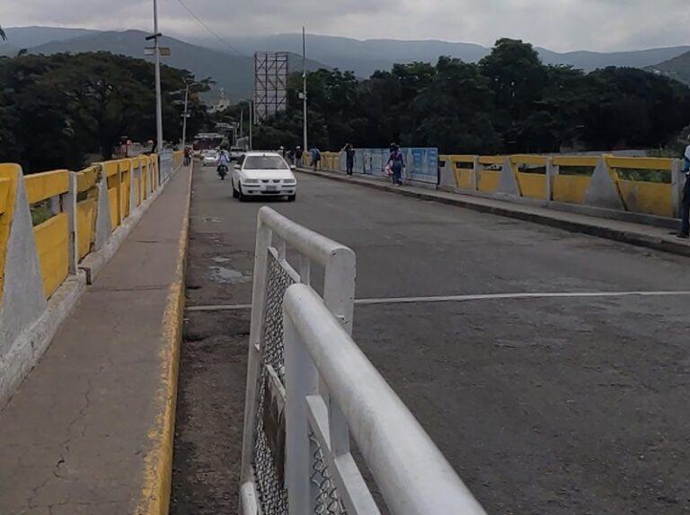 Sin contratiempo el tránsito por el puente Simón Bolívar