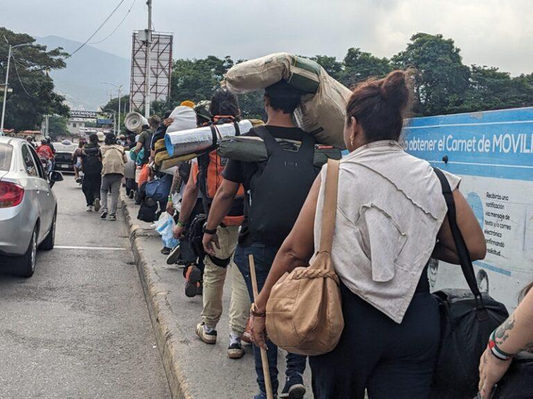 Cruzan frontera para participar en «Asamblea de los Pueblos de Colombia y Venezuela»