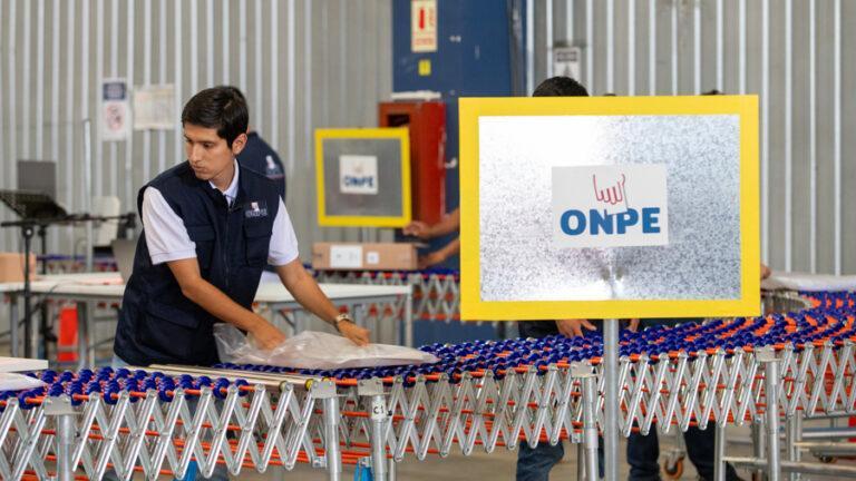 Perú inicia envío de material electoral para comicios del 12 de abril