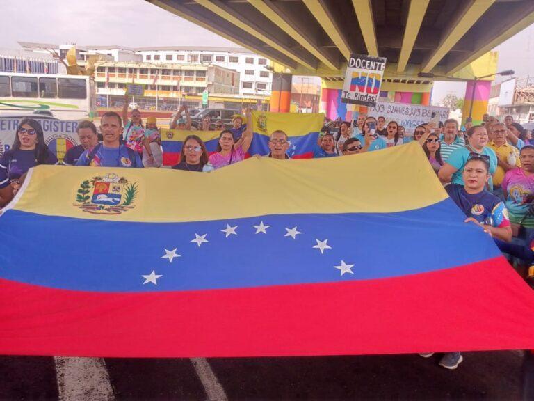 Gremios de Barinas dicen que permanecerán en las calles hasta lograr aumento salarial