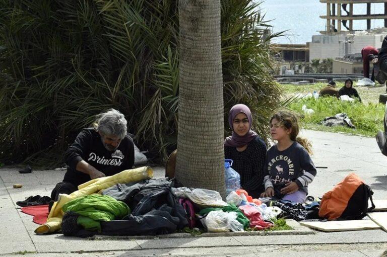 Atascos kilométricos y familias en las cunetas luego de órdenes de evacuación para Beirut