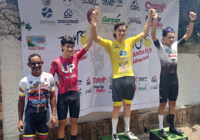Anthuar González domina la cronoescalada y toma el liderato de Tour Andina