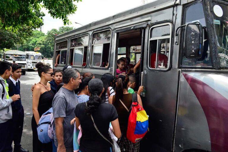 Gobierno oficializa pasaje en Bs 100 y deja rezagada exigencia de transportistas