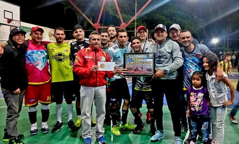Diamante celebró su victoria en torneo de futsal