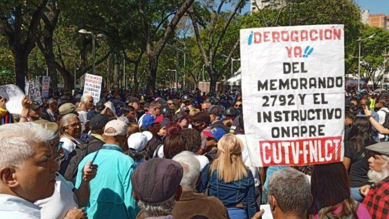 Denuncian bloqueos contra la movilización por salarios dignos en Caracas