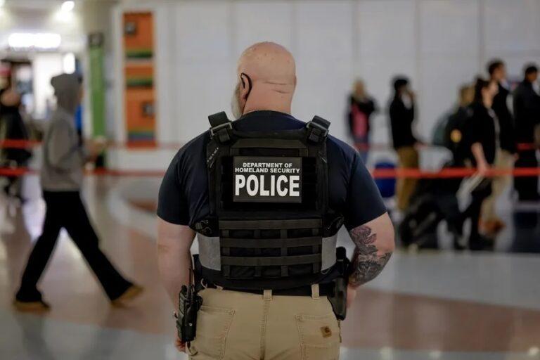 Trump amenaza con enviar agentes de migración para controlar la seguridad en aeropuertos