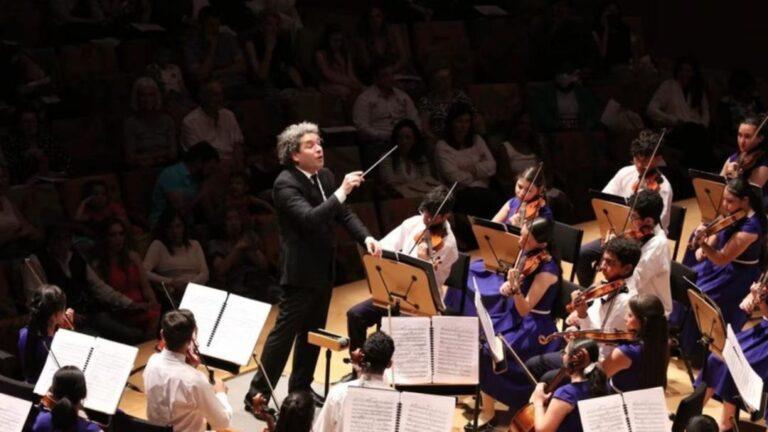 Gustavo Dudamel y la Sinfónica Nacional Juvenil celebrarán los 50 años de El Sistema en Barcelona