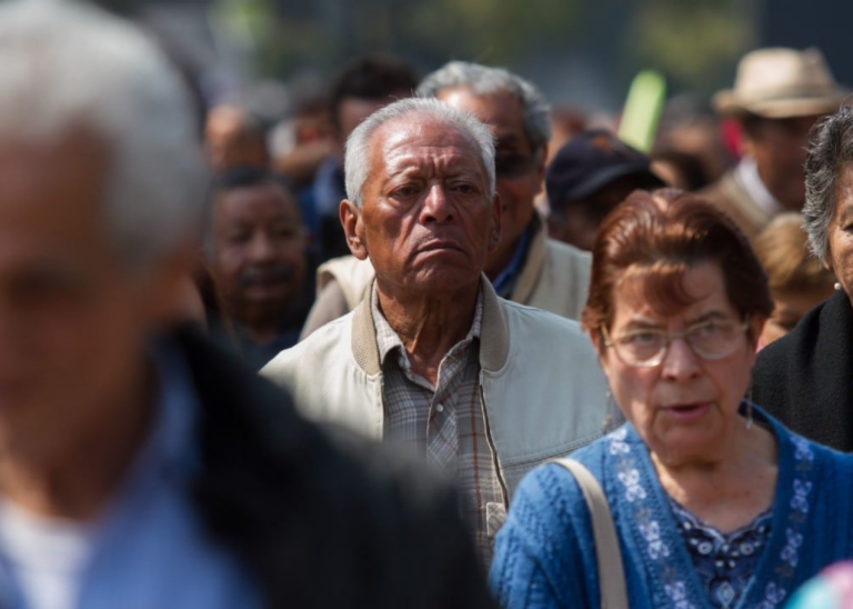 Adultos mayores esperan un aumento generoso el 1 de mayo