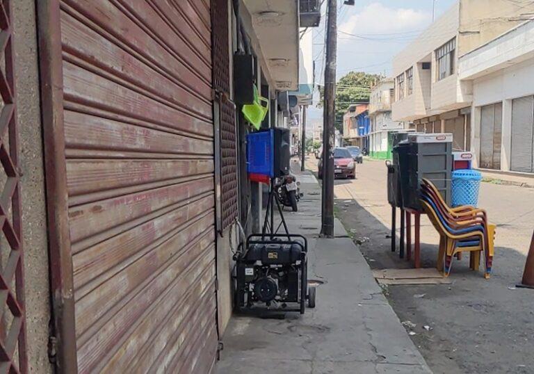 Apagones aún golpean al sector comercial de San Antonio