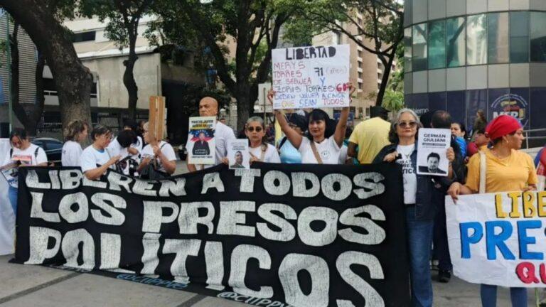 Familiares de presos políticos protestan en Caracas contra la «tortura psicológica» en las cárceles