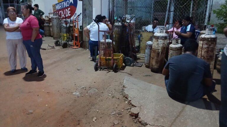 Sector Cañada Honda de Maracaibo vive entre tuberías de gas vacías y bombonas impagables