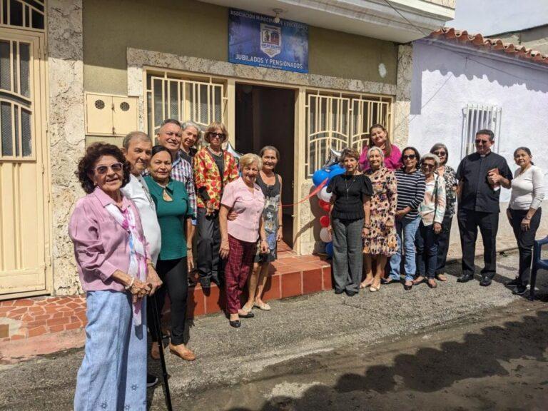 «¡Bienvenidos a nuestra sede!»: docentes jubilados de San Antonio cristalizan su sueño