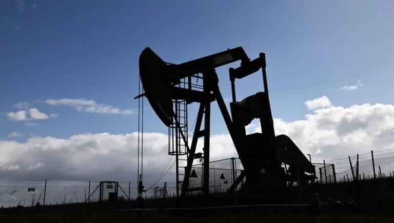 El petróleo sube más del 31 % desde el inicio de la guerra de Irán y pese al alto el fuego