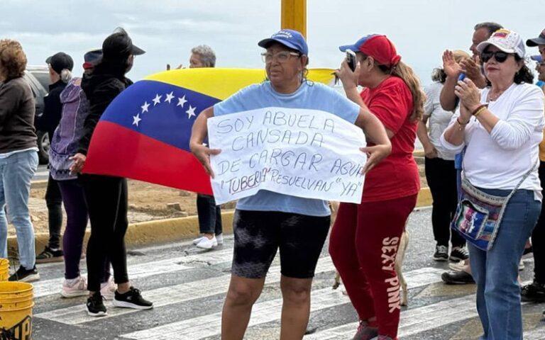 Adultos mayores de Cumaná cargan con el peso de la crisis de los servicios públicos