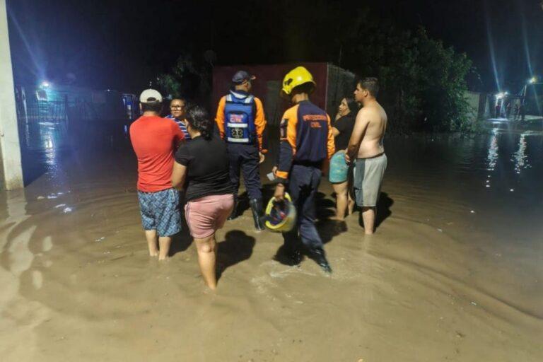 Fuertes lluvias dejan más de 50 viviendas afectadas y vialidades obstruidas en el estado Lara