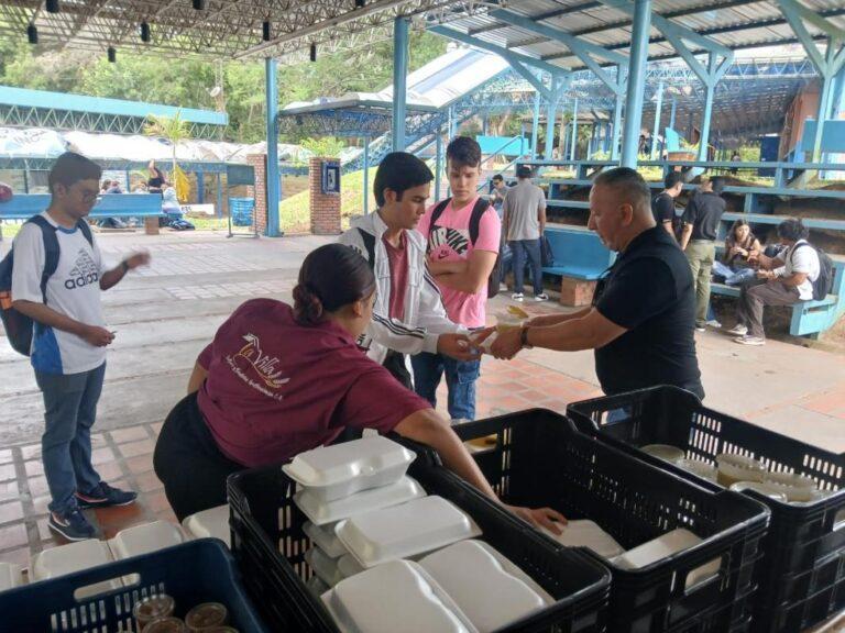 Bandejas servidas para los estudiantes en la ULA #Táchira