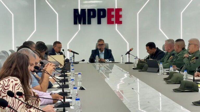 Ministerio de Energía Eléctrica evalúa plan de ahorro energético