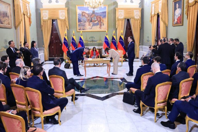 Venezuela firma acuerdos con dos empresas energéticas de Estados Unidos