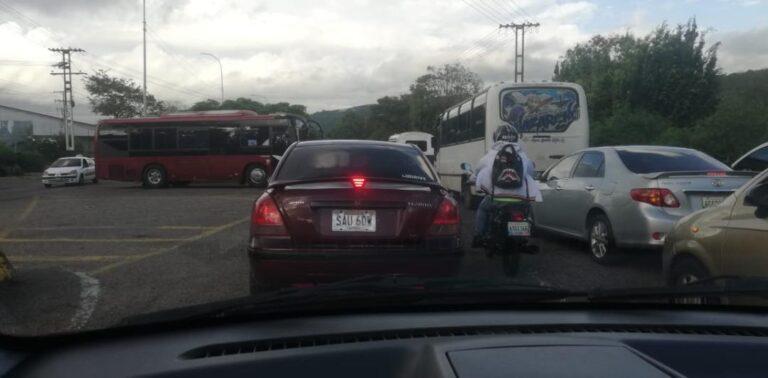 Congestionamiento vehicular en la avenida Marginal del Torbes