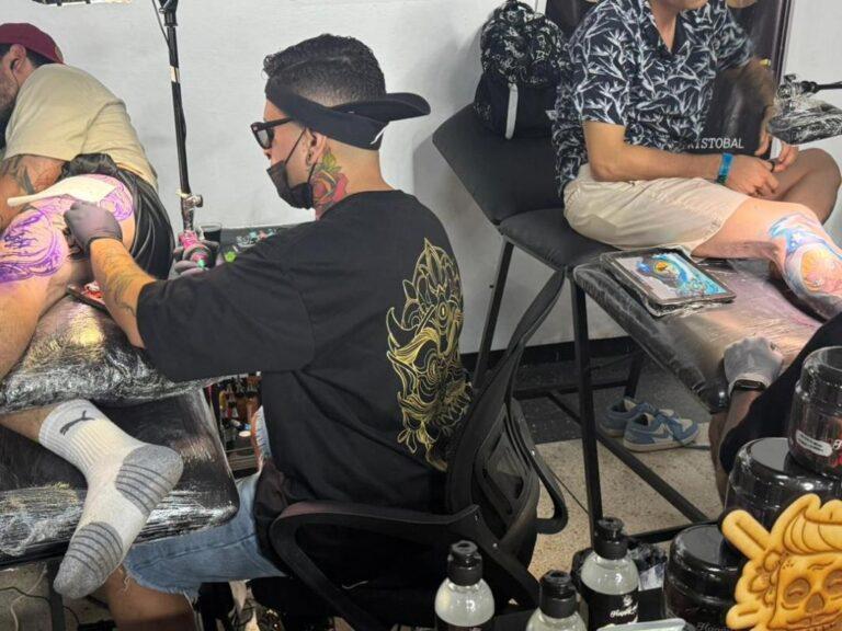 El arte del tatuaje reivindica su valor cultural en San Cristóbal