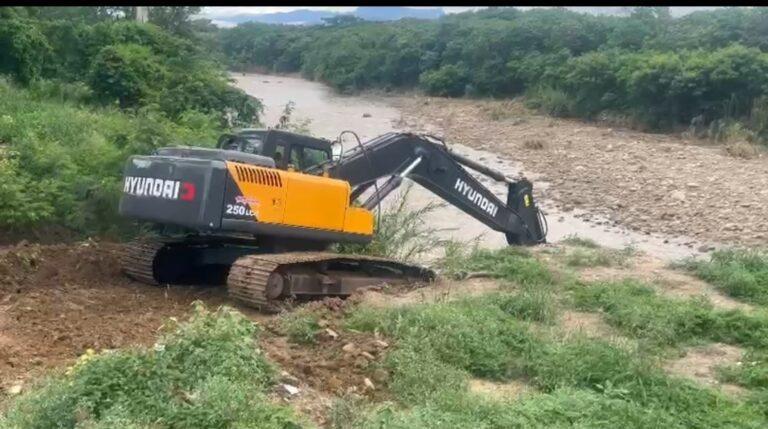 Arrancan los trabajos con maquinaria en el puente de Ureña