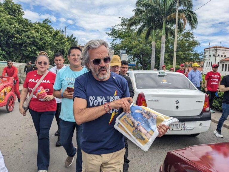 Oviedo visita frontera apuntando el «periodicazo» al puente de Ureña
