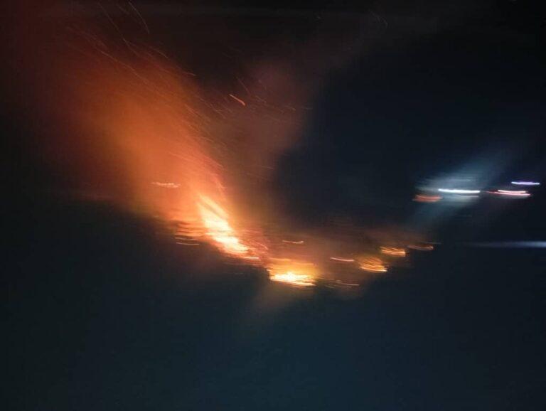 Incendio de vehículo alcanzó la vegetación en vía San Antonio – Capacho