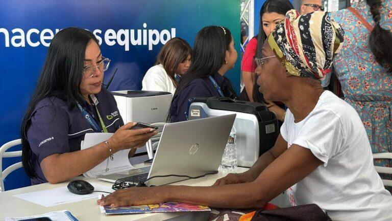 Río Supermarket y Bancamiga entregan más de 2.000 tarjetas de crédito en Caracas