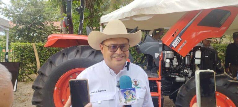 Productores de Barinas gestionan compra de maquinaria mediante crédito bancario