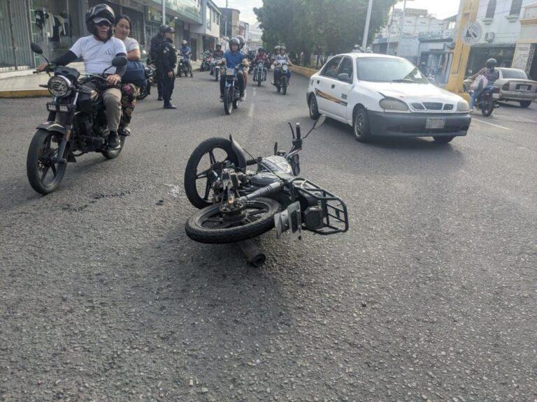 Un lesionado en colisión de moto y carro en San Antonio