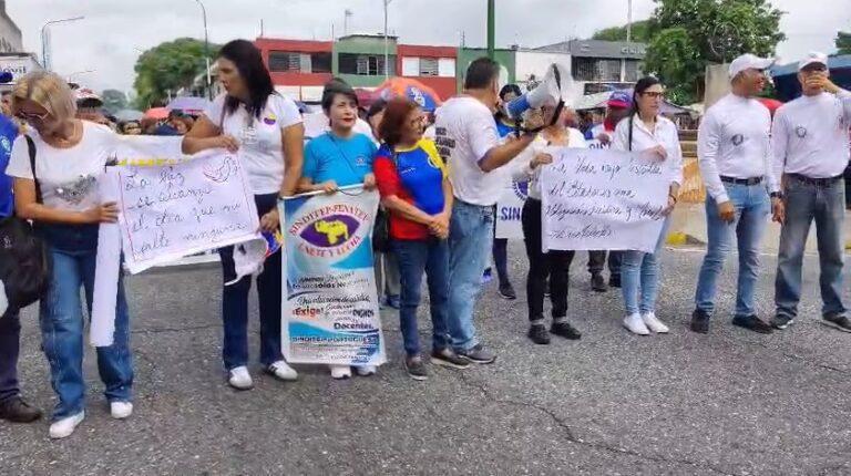 Profesores universitarios y magisterio portugueseño se unen en protesta en Acarigua
