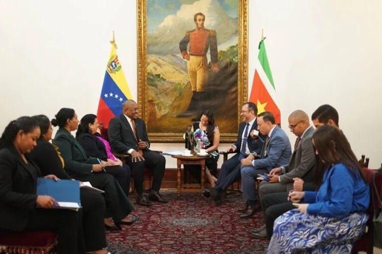 Venezuela y Surinam evalúan cooperación en cuatro áreas