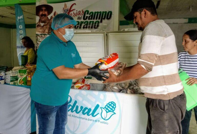 Feria del Campo Soberano distribuyó 3.5 toneladas de alimentos a familias del sector La Valeria en Fernández Feo